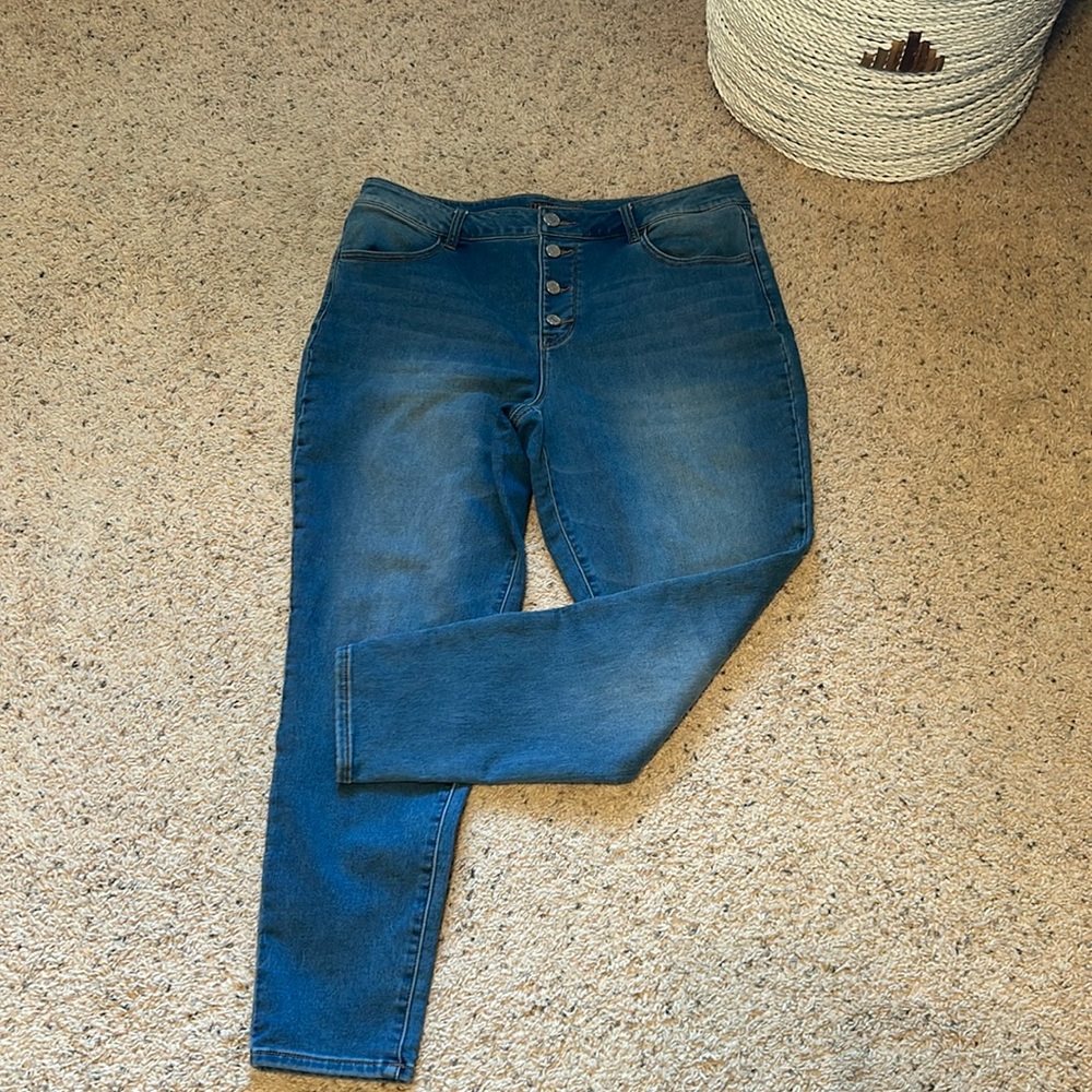 Women’s high-rise jeans